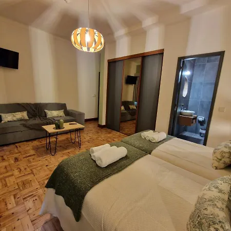 D'aqui E D'acola - 3* Pardieiros (Arganil)