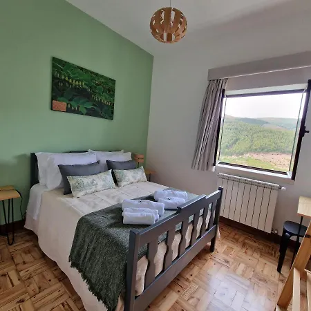 D'aqui E D'acolá - 3* Pardieiros (Arganil)