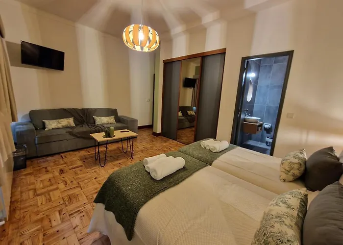 D'aqui E D'acola - 3* Pardieiros (Arganil)