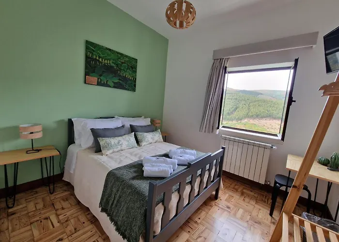 D'aqui E D'acola - 3* Pardieiros (Arganil)