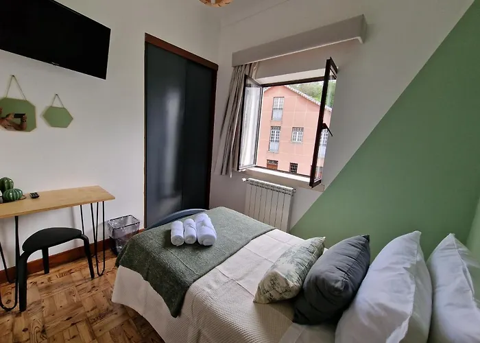 D'aqui E D'acola - 3* Pardieiros (Arganil)